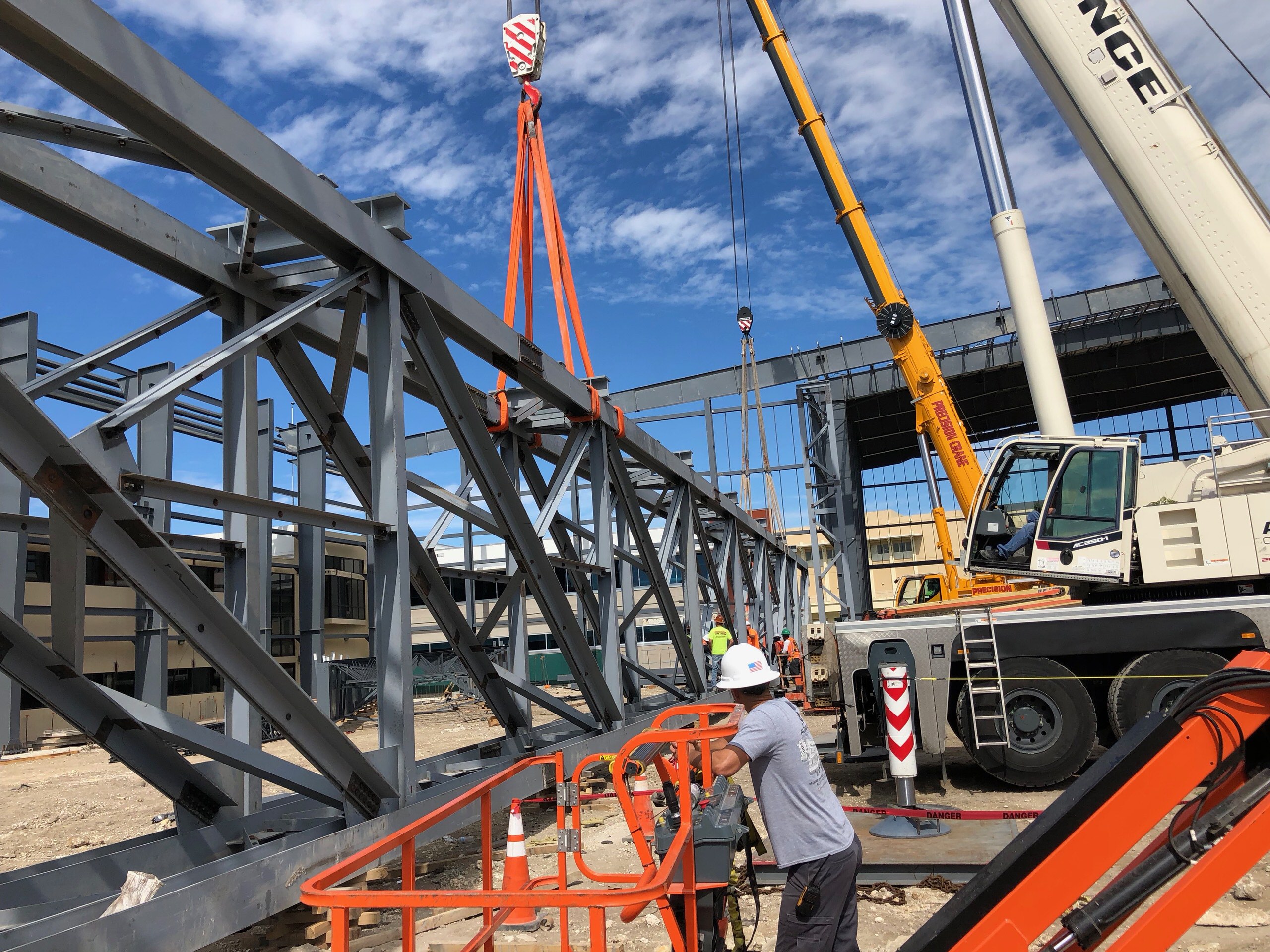  Supertruss ready for lift 