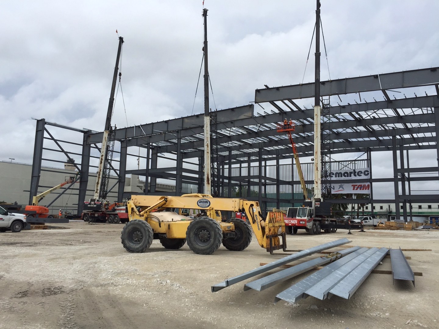  LAN Cargo Hangar Clearspan Frames Erection 