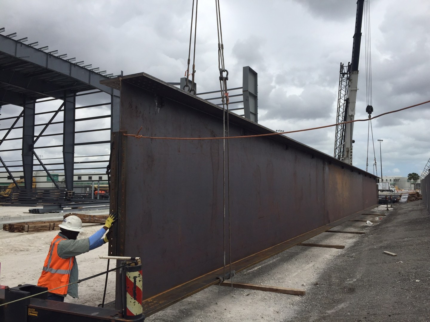  LAN Cargo Hangar Girders Handling 